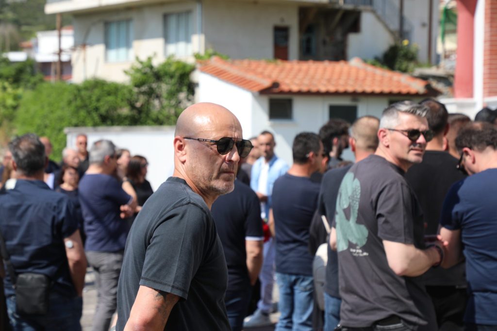 σε-κλίμα-οδύνης-η-κηδεία-του-παρασκευά-2331875