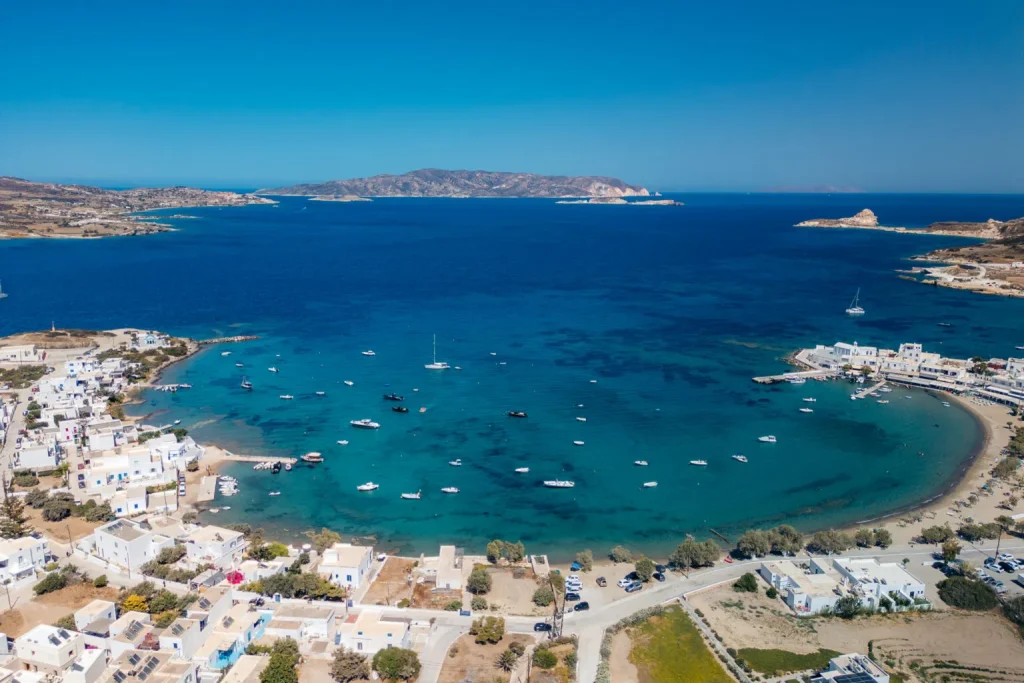 οι-οικισμοί-της-μήλου-μαγεύουν-τους-επ-2315648