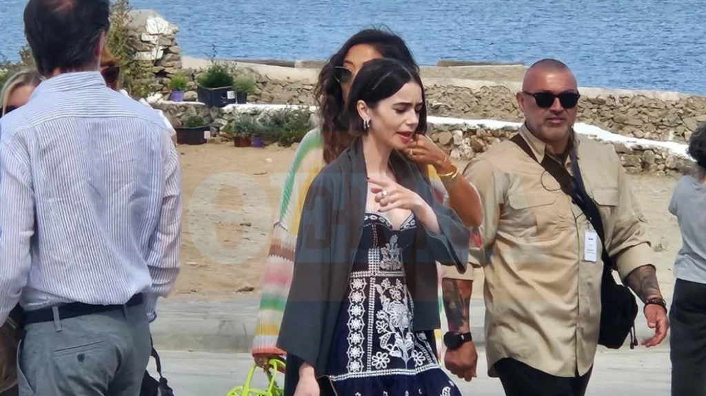 η-λίλι-κόλινς-στους-ανεμόμυλους-της-μυ-2326612