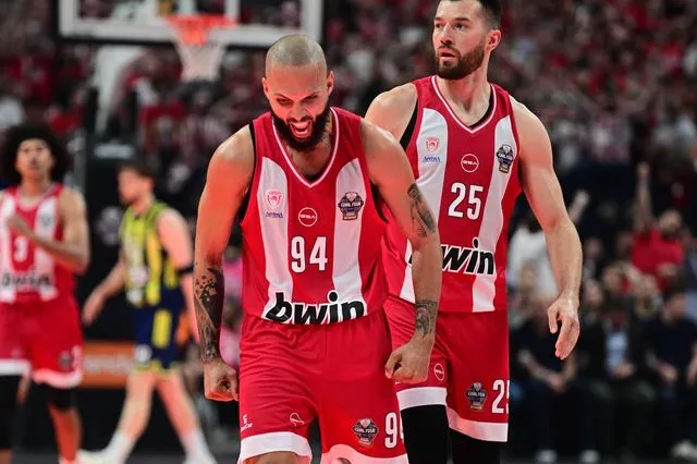 ολυμπιακός-φενέρμπαχτσε-79-61-ο-θρύλος-2328977