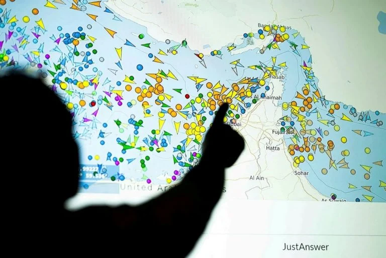 φρουροί-της-επανάστασης-τα-στενά-του-ο-2322246