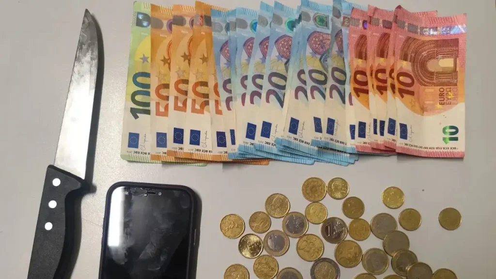 χειροπέδες-σε-3-νεαρούς-για-ληστεία-βεν-2332707