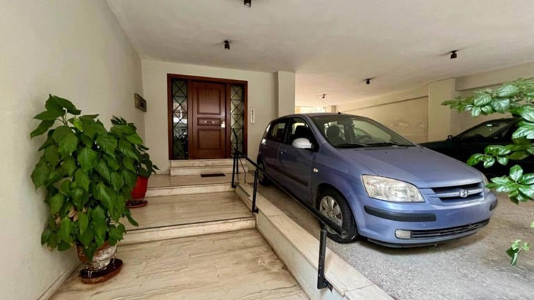 στάθμευση-αυτοκινήτου-σε-ιδιωτικό-χώ-2320872