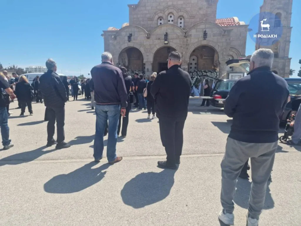 ρόδος-σε-κλίμα-οδύνης-η-κηδεία-μητέρας-2327439
