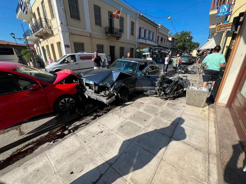 σοκαριστικό-βίντεο-από-τροχαίο-στη-να-2337378