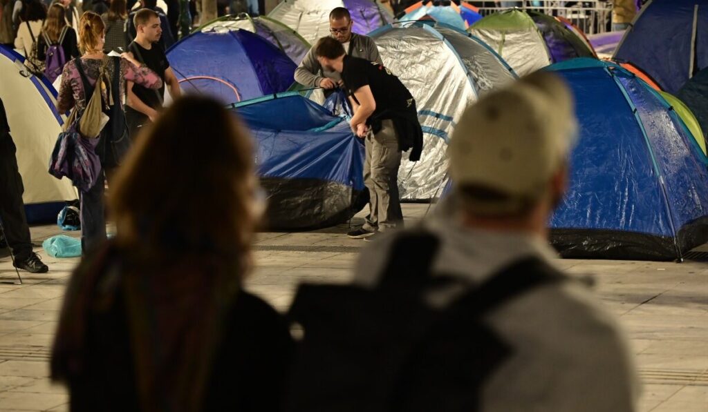 σκηνές-στο-σύνταγμα-και-σε-όλη-την-ελλά-2424068