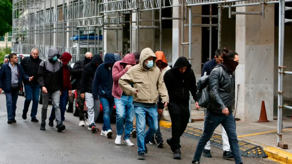 στον-ανακριτή-οι-πρώτοι-10-από-την-απάτη-2427605