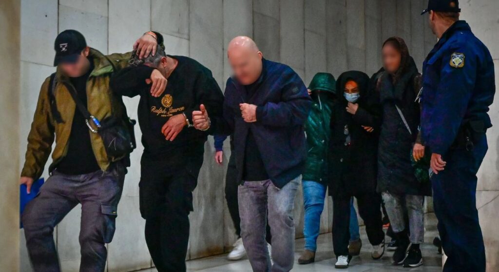 χωριάτικο-στο-φως-οι-ύποπτες-διαδ-2428588